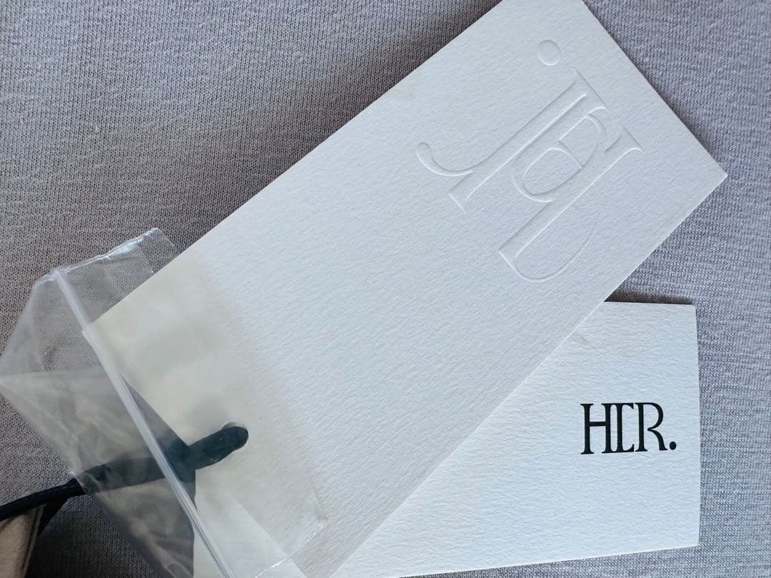 【未使用・タグ付】HER. バックギャザーブラウス 2024SS