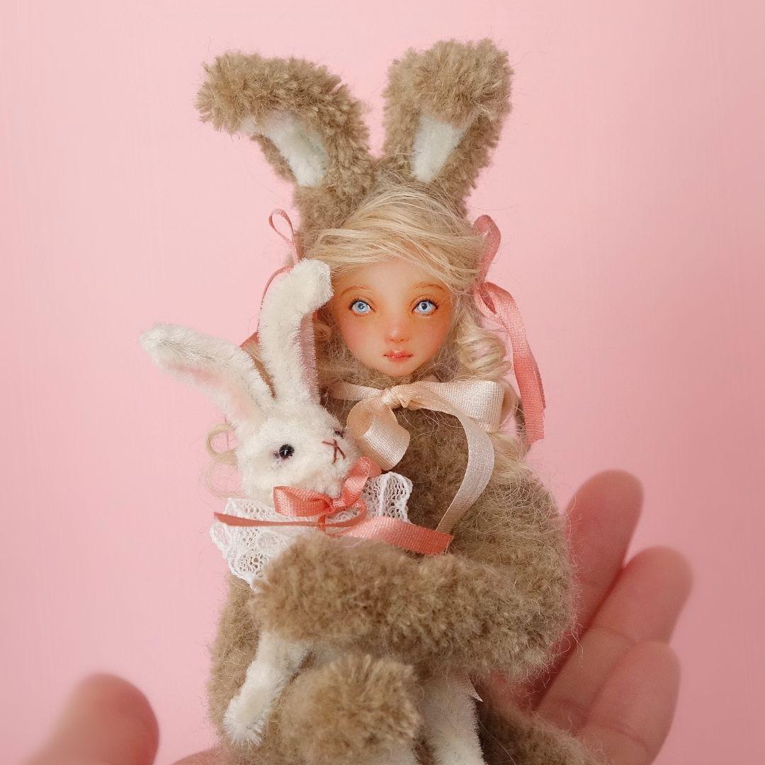 うさぎ着ぐるみドール　モールアート　アートドール 創作人形 サーニット樹脂粘土
