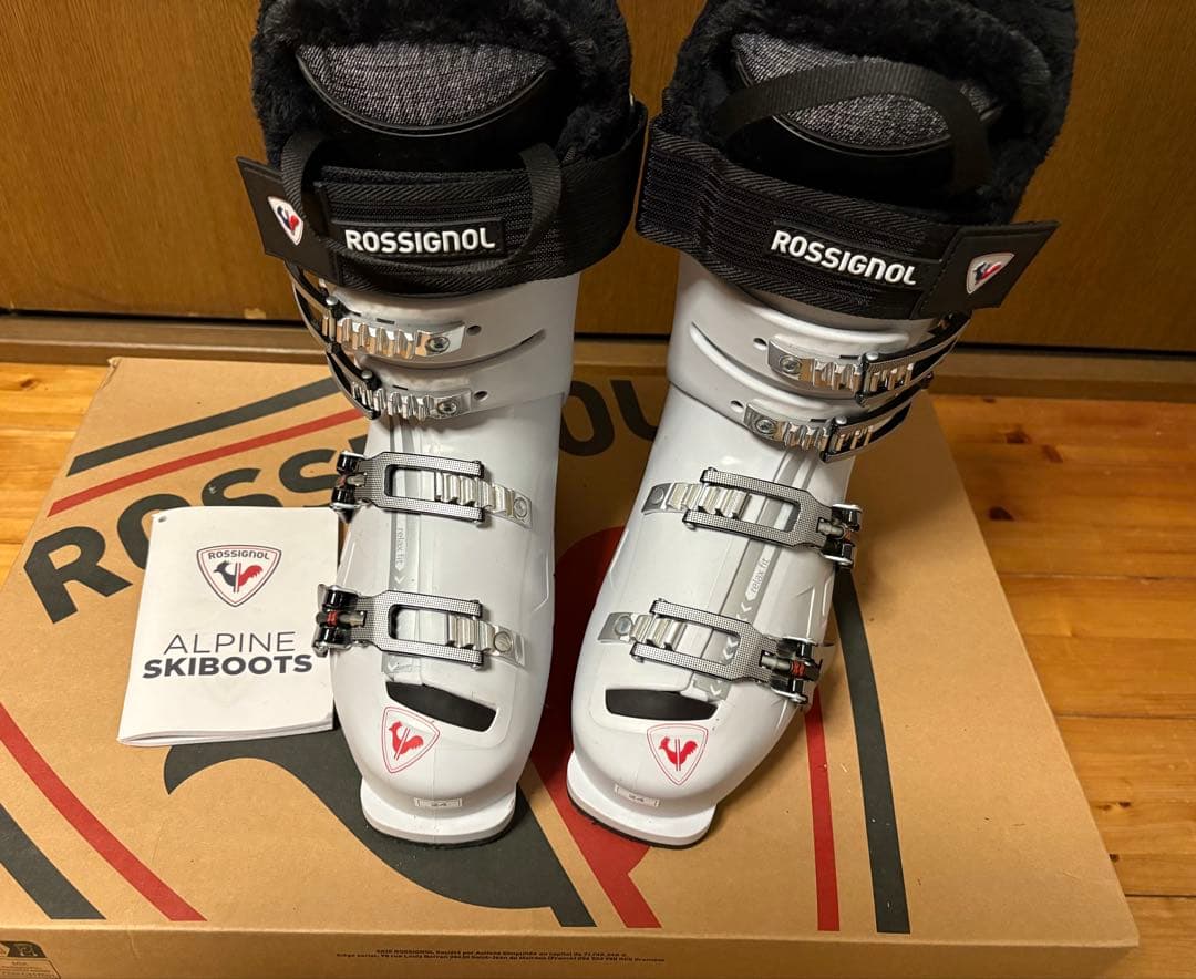 i*n様 スキーブーツ　ROSSIGNOL レディース　ロシニョール PURE