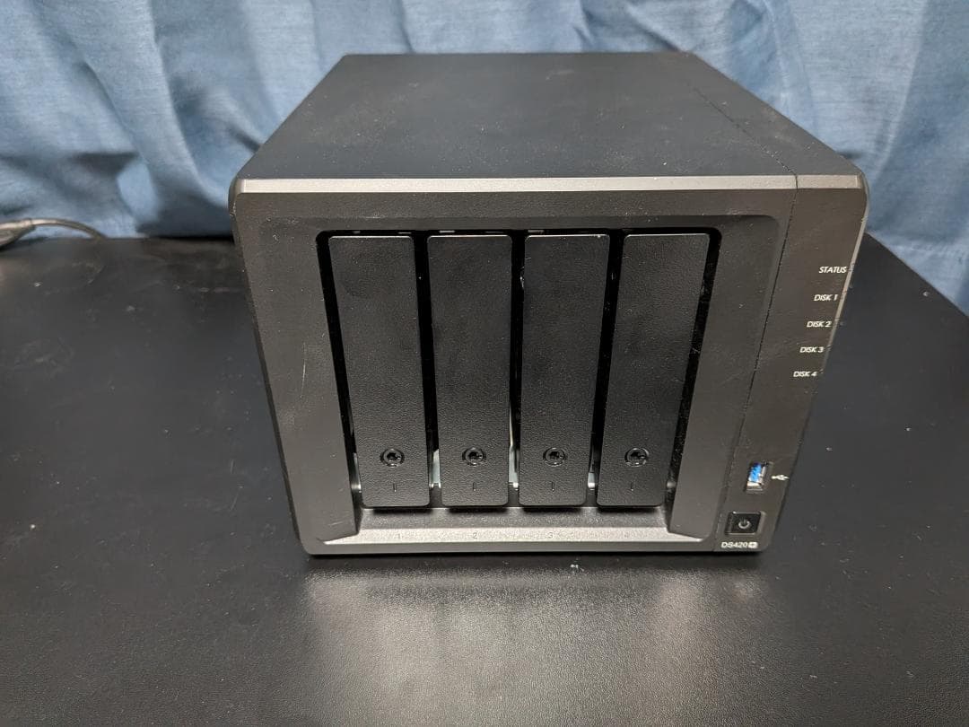 Synology DS420+【HAT3300-4Tほぼ未使用】×4,SSD×2