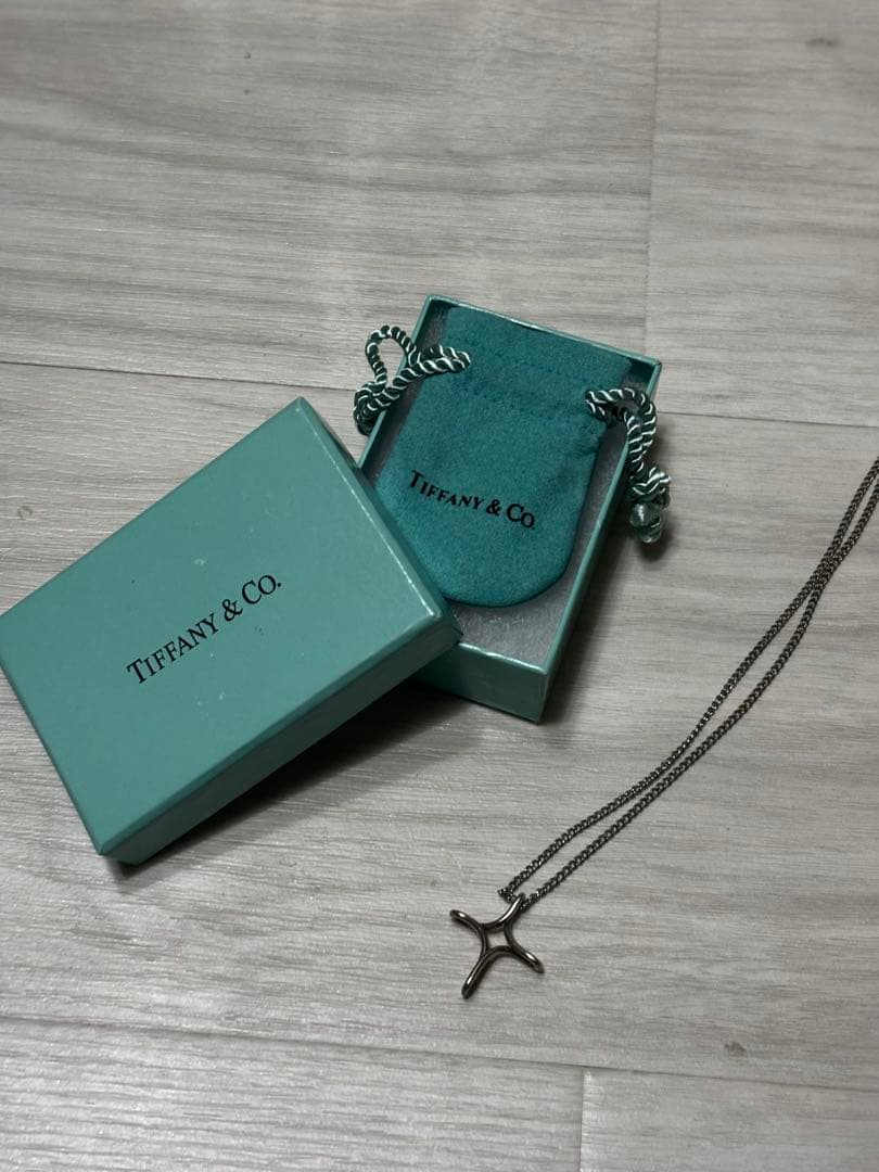 Tiffany & Co. オープンクロス（チェーンはbeams）