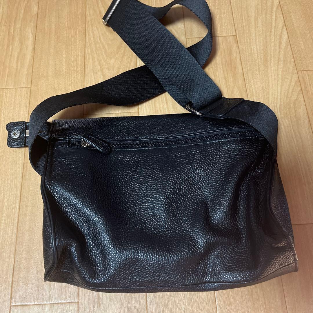 ear メッセンジャーバッグ 黒