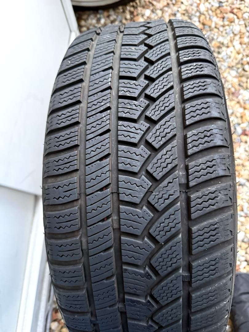 J*J様 ハイエース　ESSEX ENCM 18インチ　スタッドレス