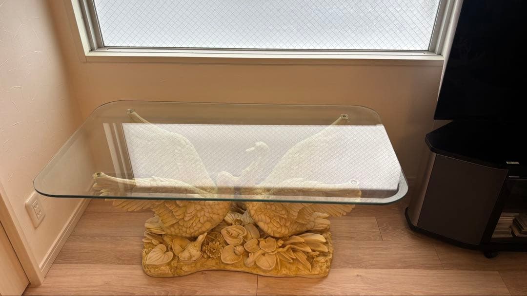 スワン彫刻のセンターテーブル