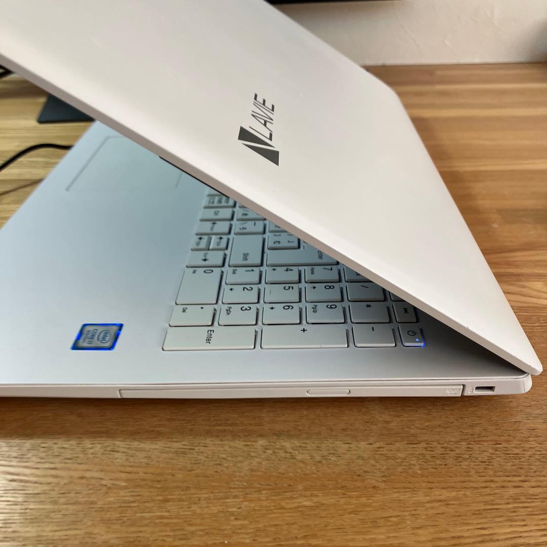 NEC LAVIE Direct 第8世代Core i7 人気の白