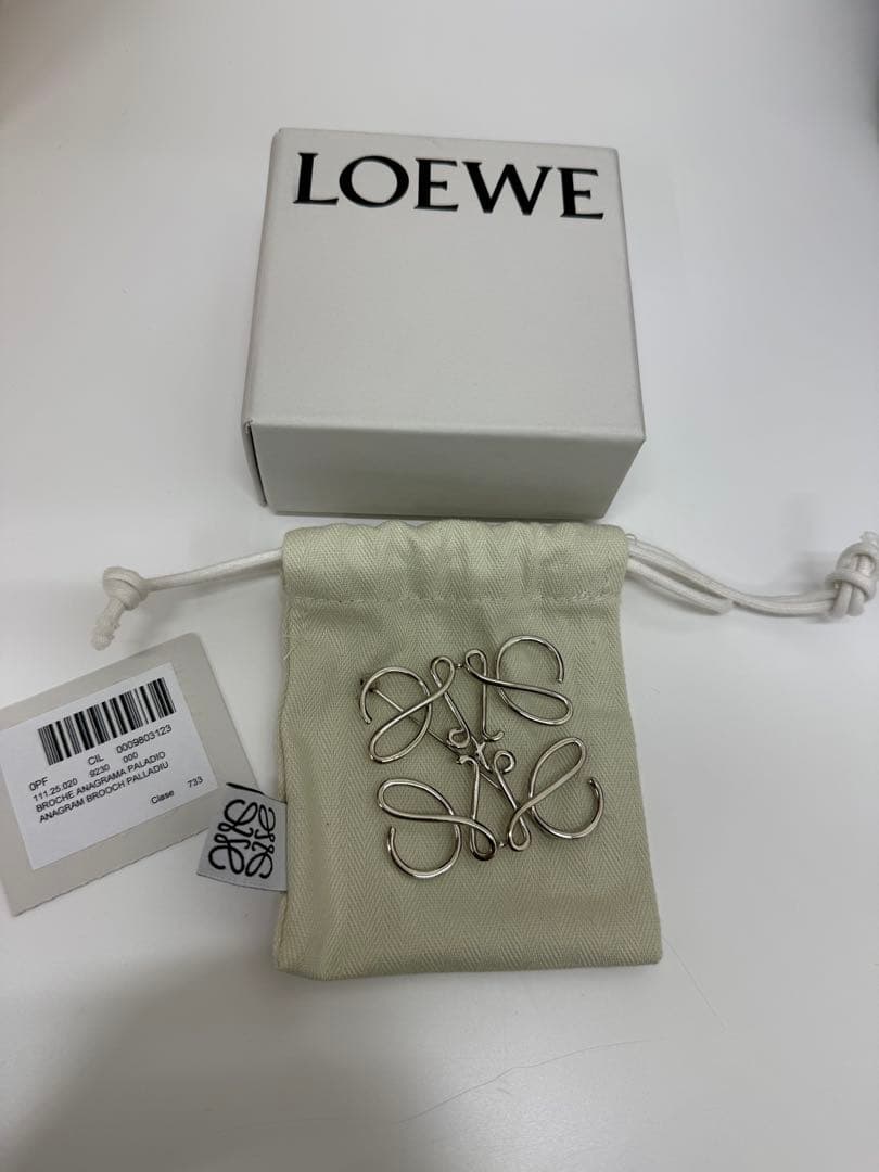 LOEWE ロエベ アナグラム ブローチ (メタル)