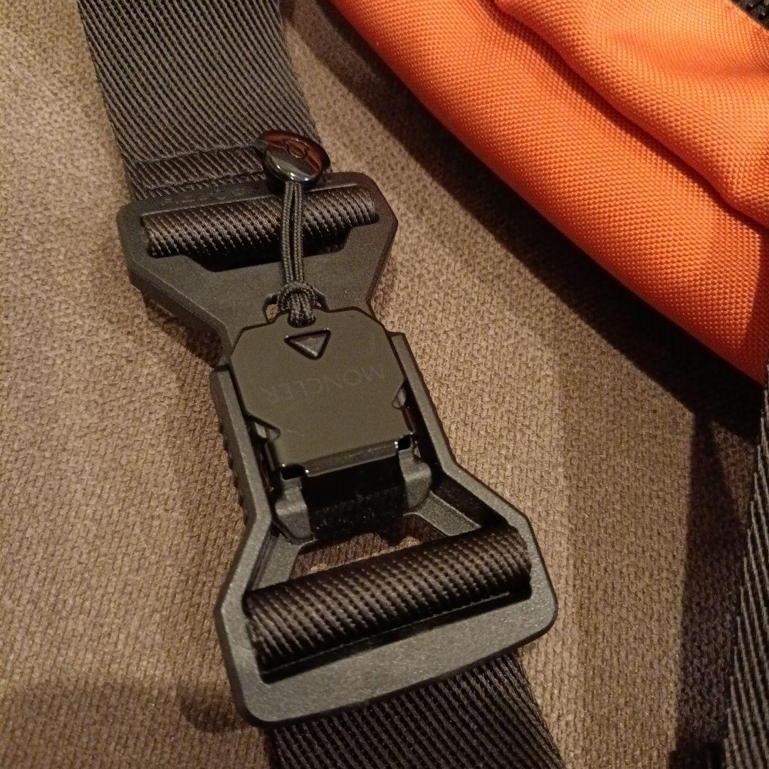 モンクレール　durance　オレンジ ボディバッグ フロントポケット付き