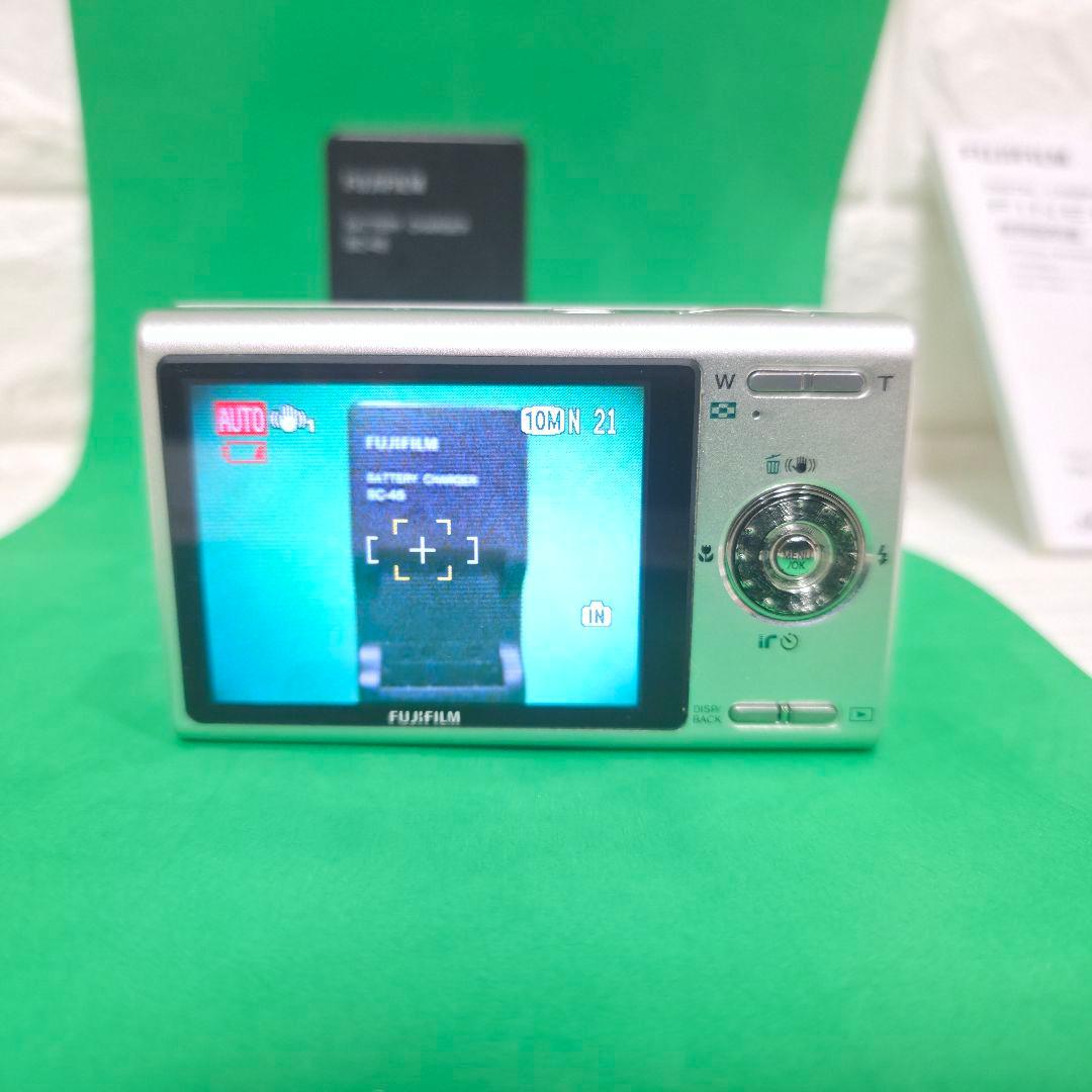 379】【美品】FinePix Z250fd コンパクトデジタルカメラ ホワイト