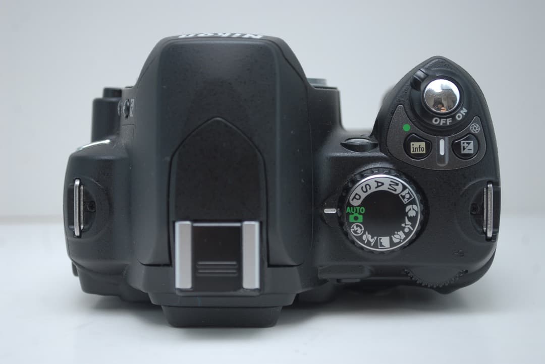 ⭐️コンパクトで高画質⭐️届いてすぐ使えます！Nikon D40X