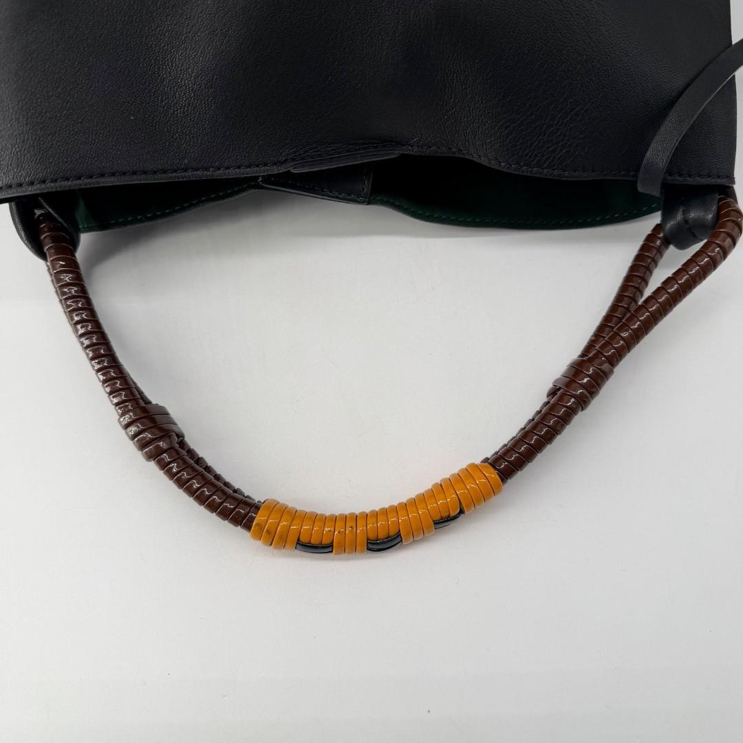 17591✨マルニ ポーチ付き レザー ハンドバッグ ブラック