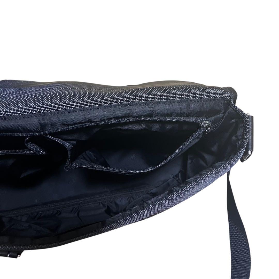 ✨美品✨バーバリーズ ヴィンテージ メッセンジャーバッグ 黒 グレー ナイロン