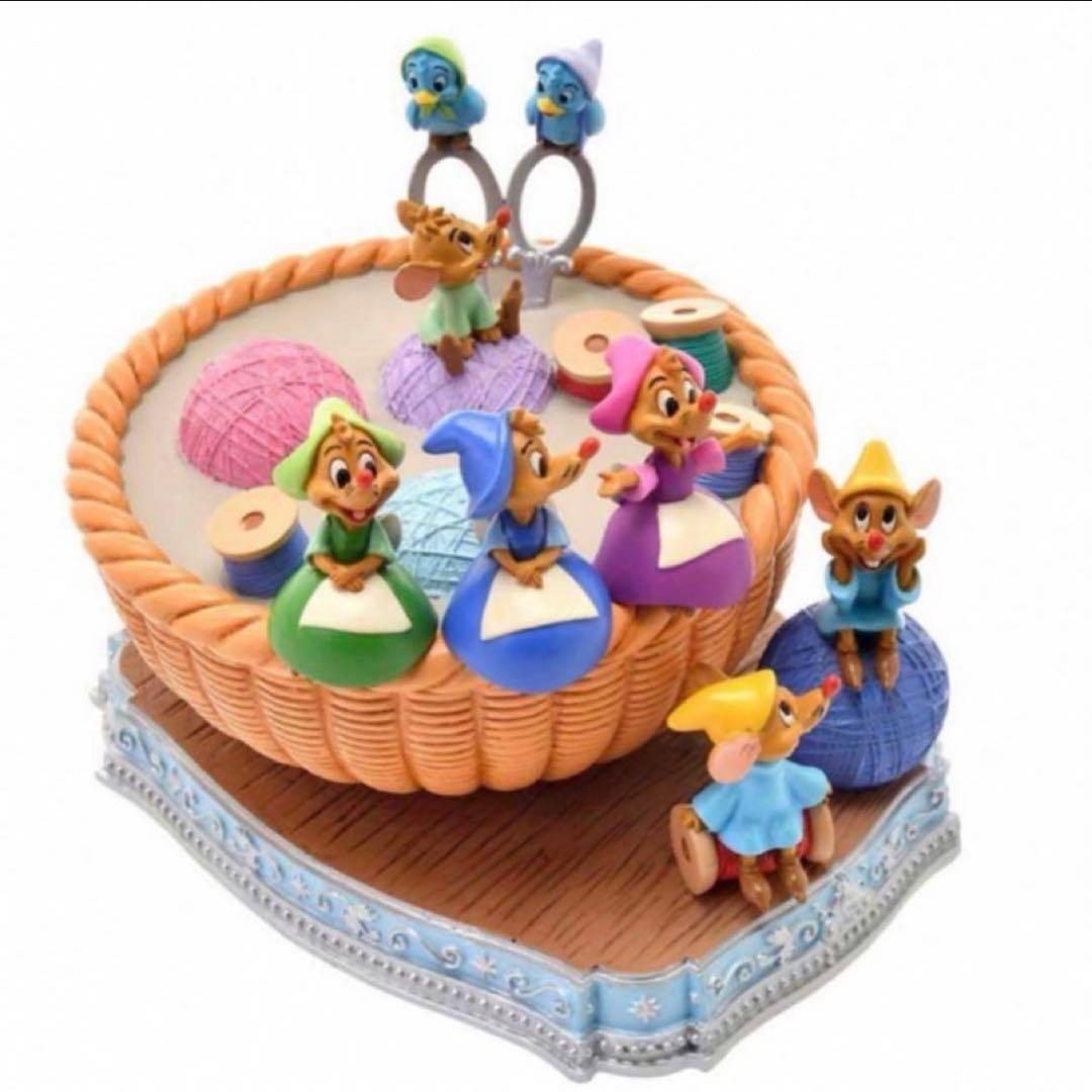 【新品未使用】シンデレラ　70周年　フィギュア　アクセサリーケース　小物入れ