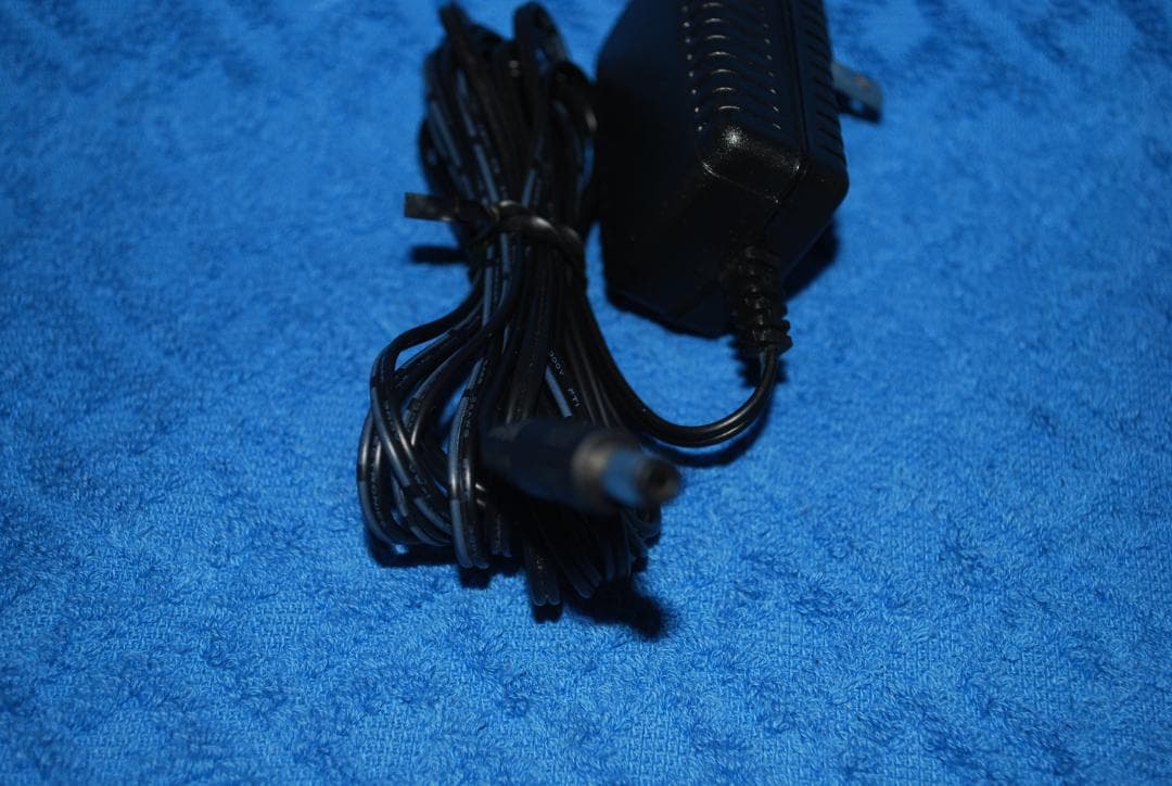 １６対９、４対３切り替えできる10型液晶モニター動作品の出品です。