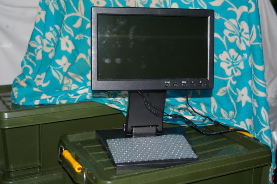 １６対９、４対３切り替えできる10型液晶モニター動作品の出品です。