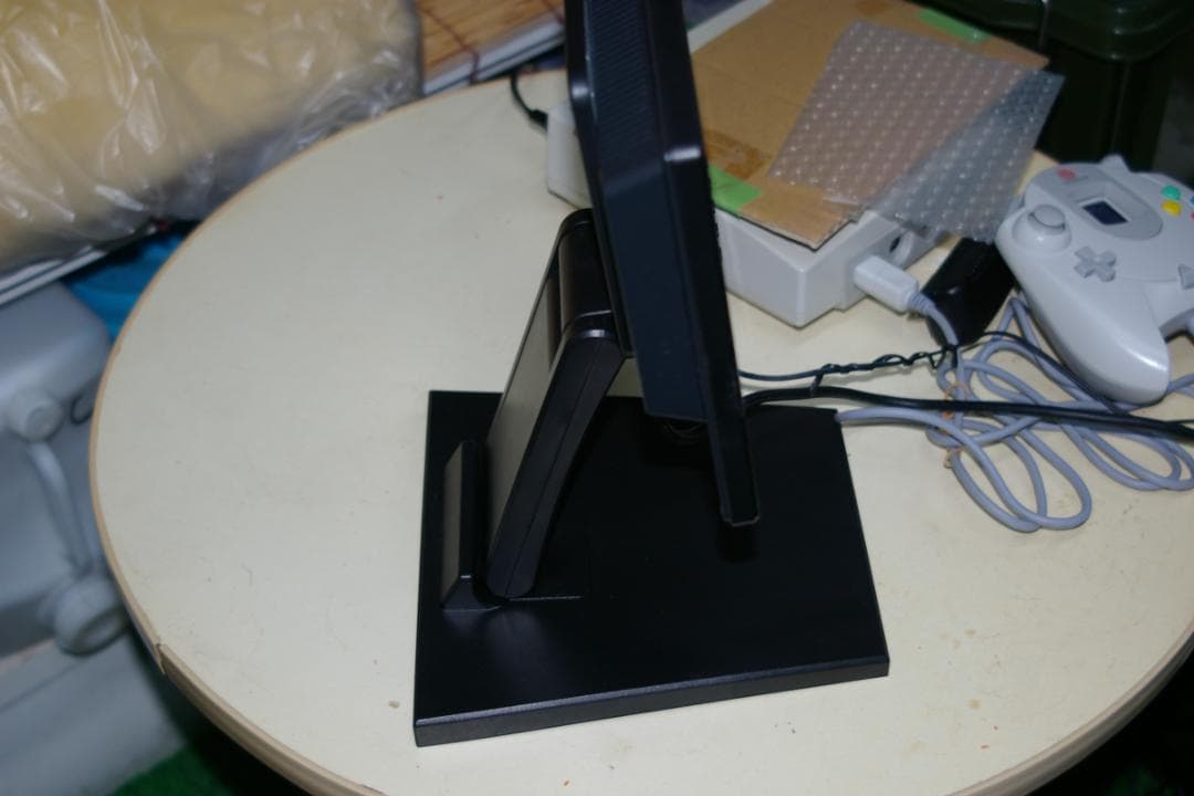 １６対９、４対３切り替えできる10型液晶モニター動作品の出品です。