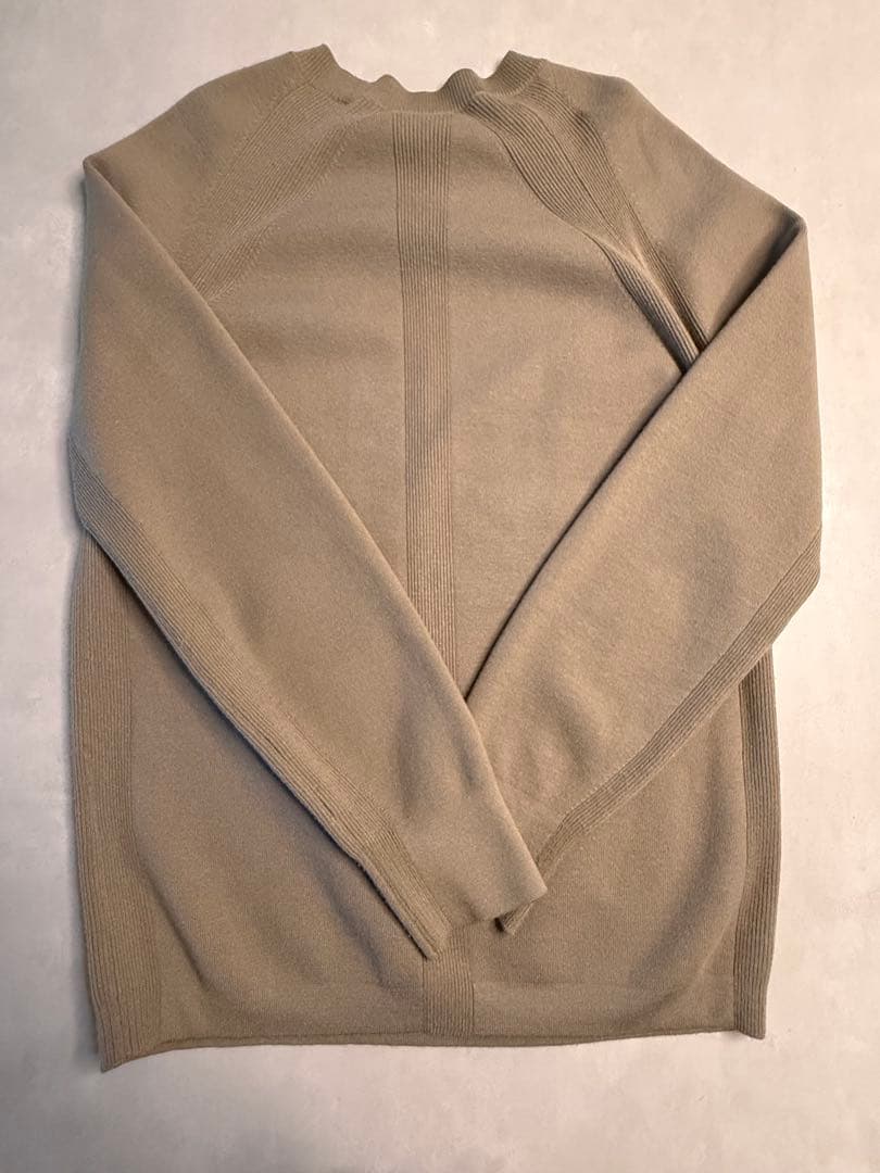 Theory カーキーニット