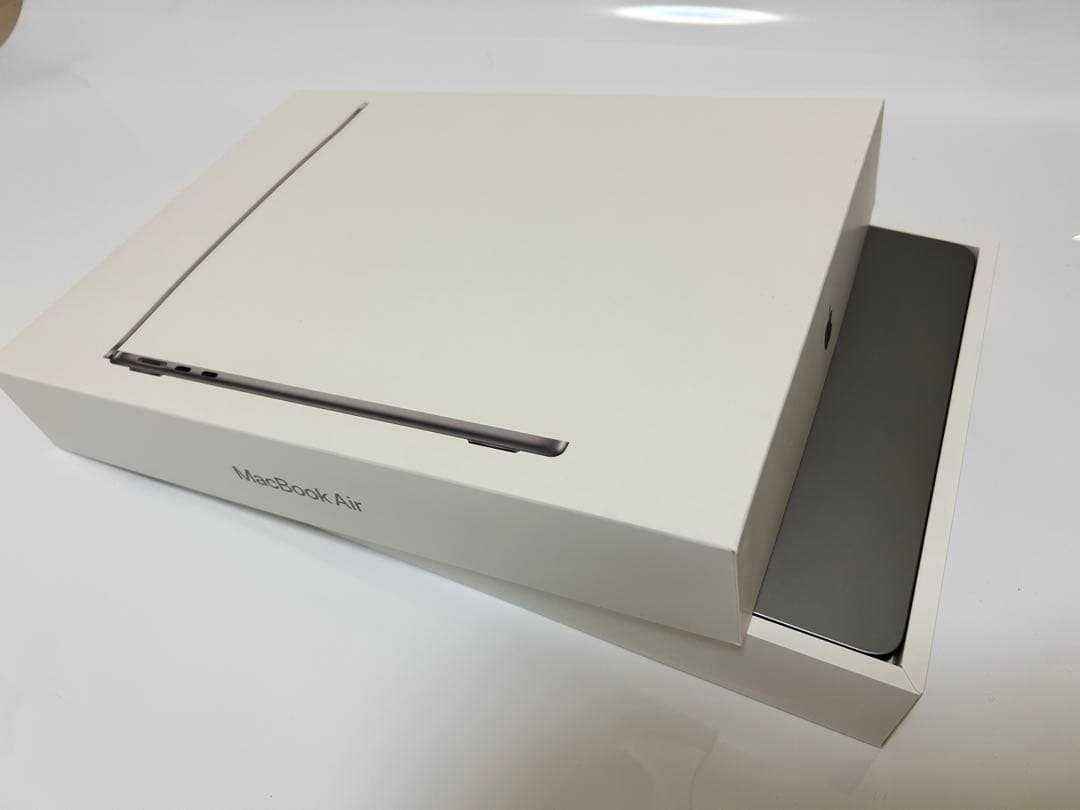 美品MacBookAir 2024 13インチ M3 256GB スペースグレイ