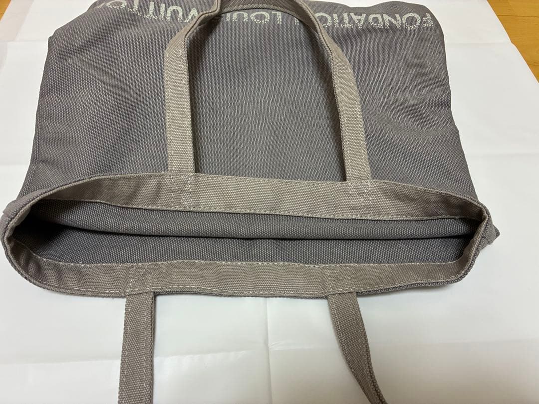 【新品・未使用】ルイ・ヴィトン　美術館　限定　トートバッグ　　グレー色