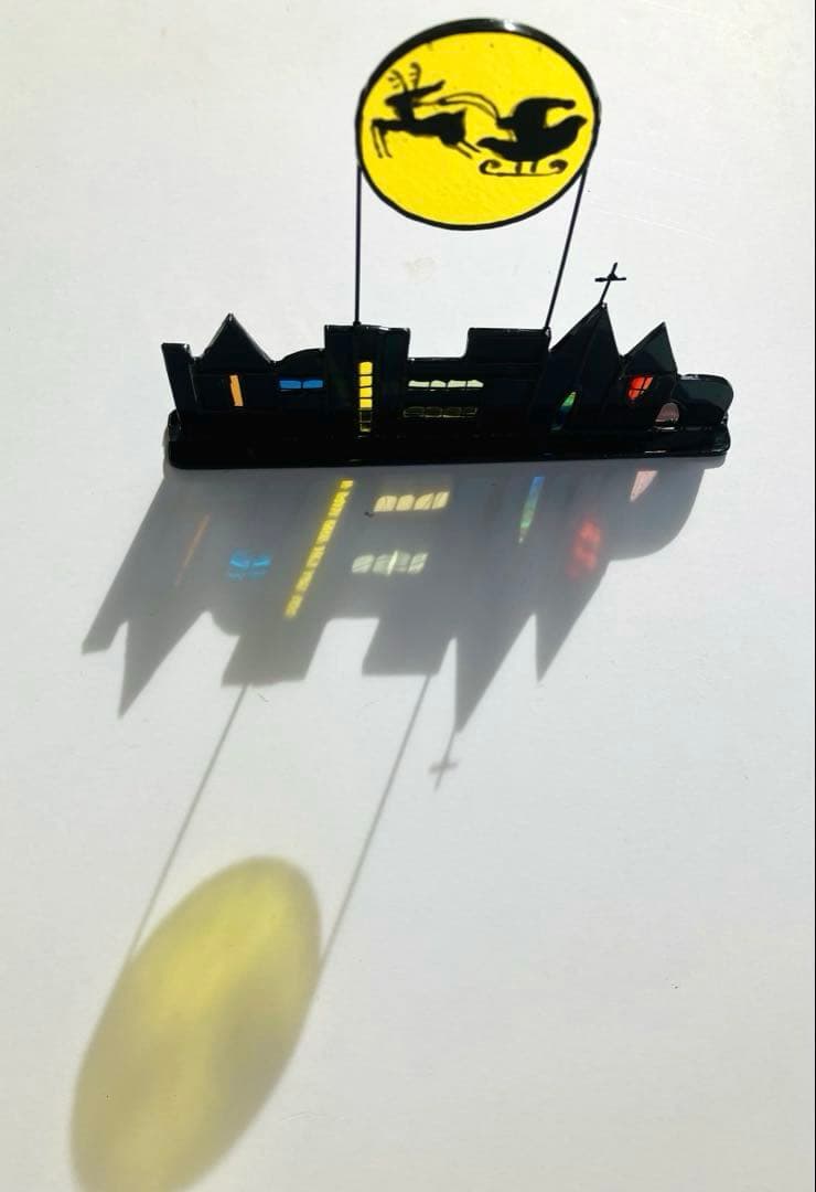 ステンドグラス　夜の街並みとサンタのおっとと…。