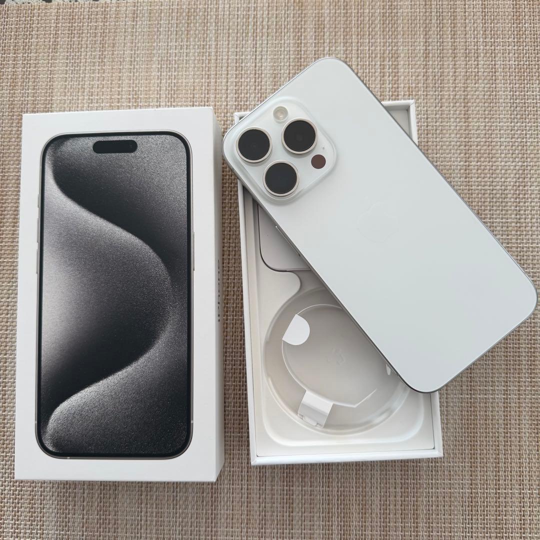 Apple iPhone 1５Pro ホワイトチタニュウム本体　美品