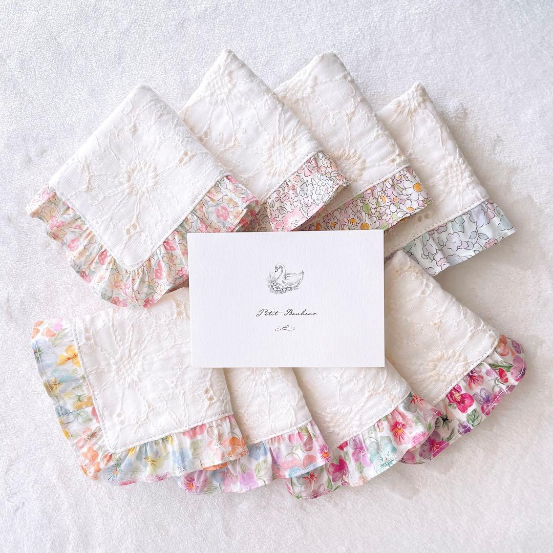 〈48〉Mim様　リバティ ハンドメイド フリル付ガーゼハンカチ 入園 入学