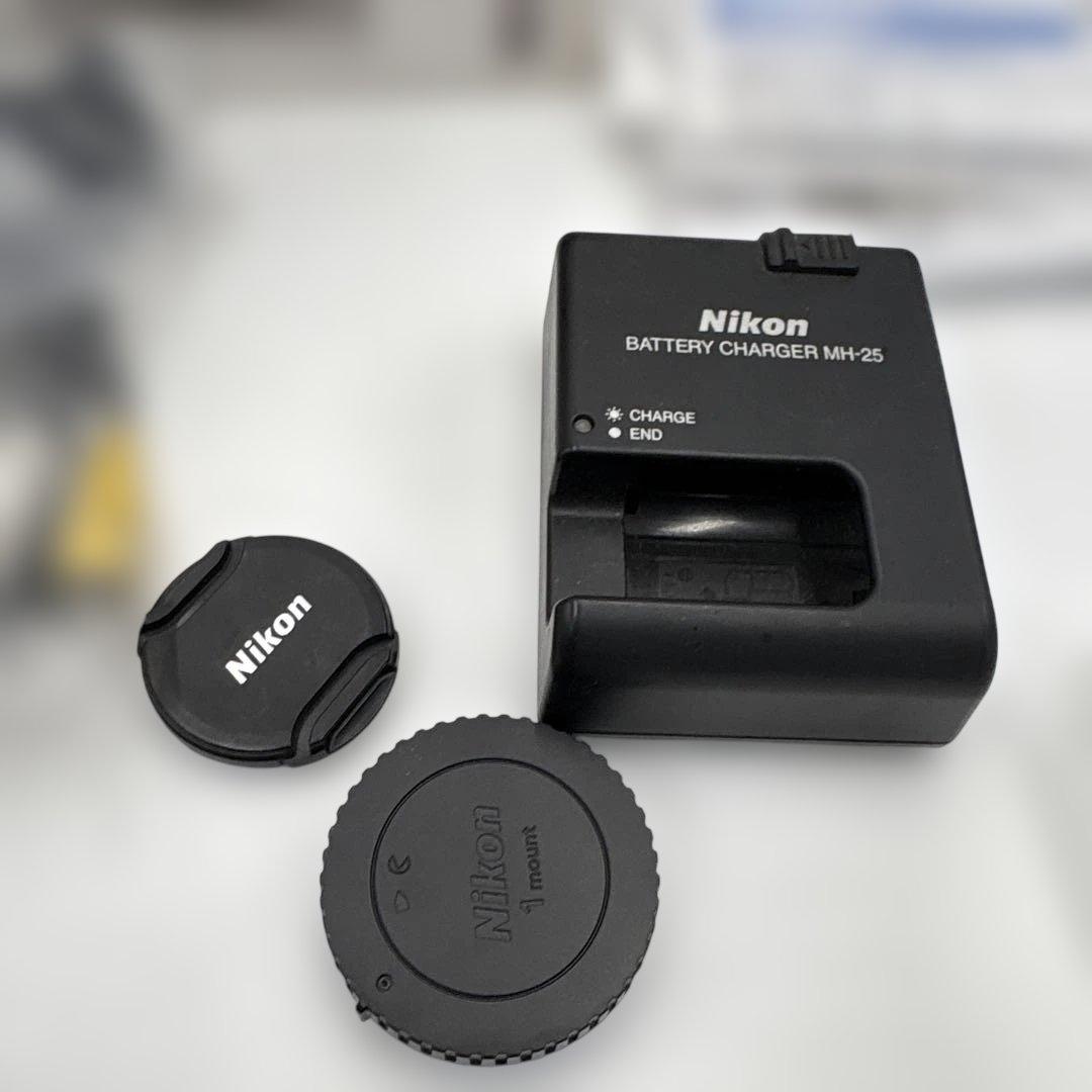 美品　Nikon 1 V1 10mmレンズキット