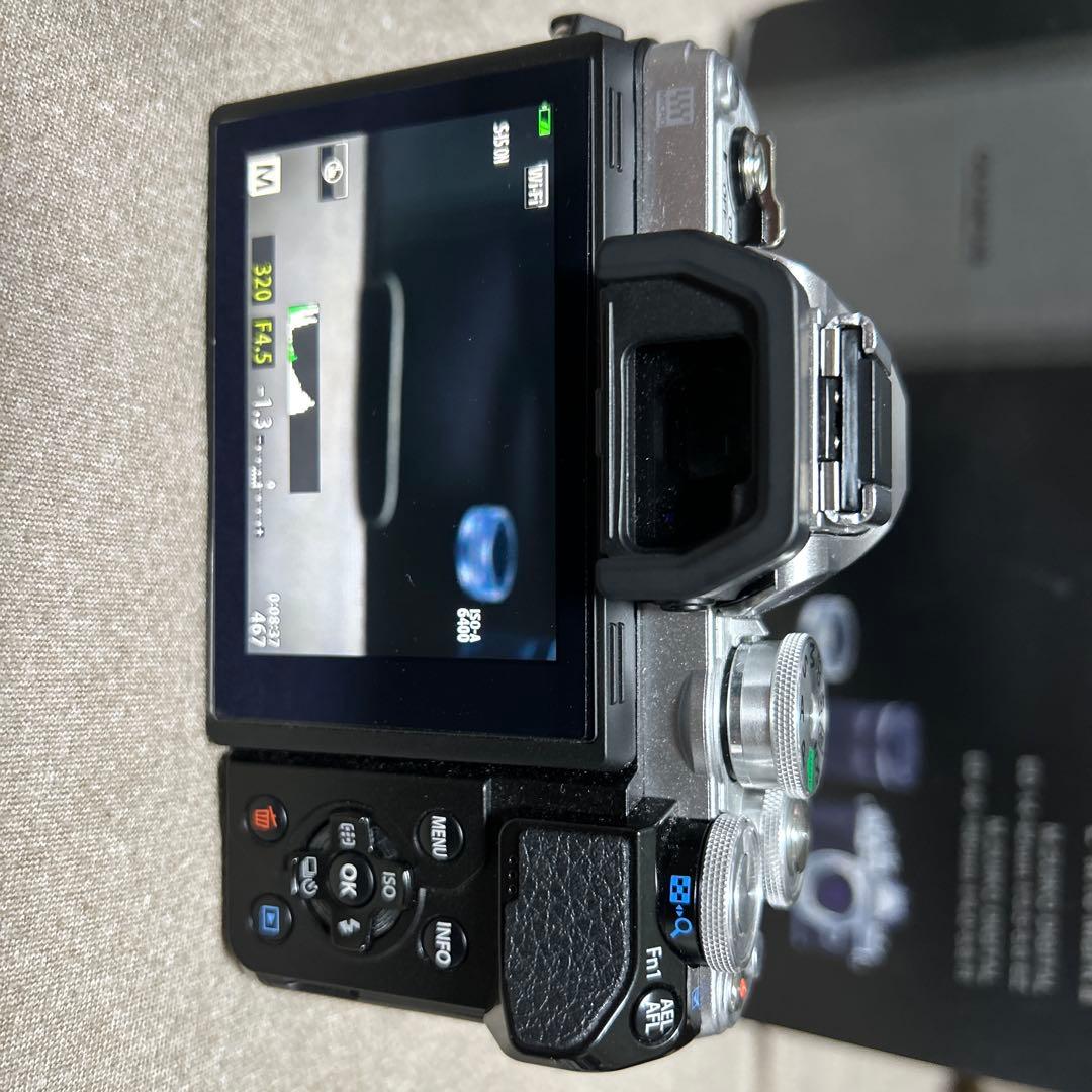 OLYMPUS OM-D E-M10 Mark III ダブルズームレンズキット