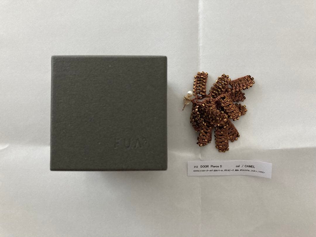 FUA DOOR Pierce S キャメル色のピアス