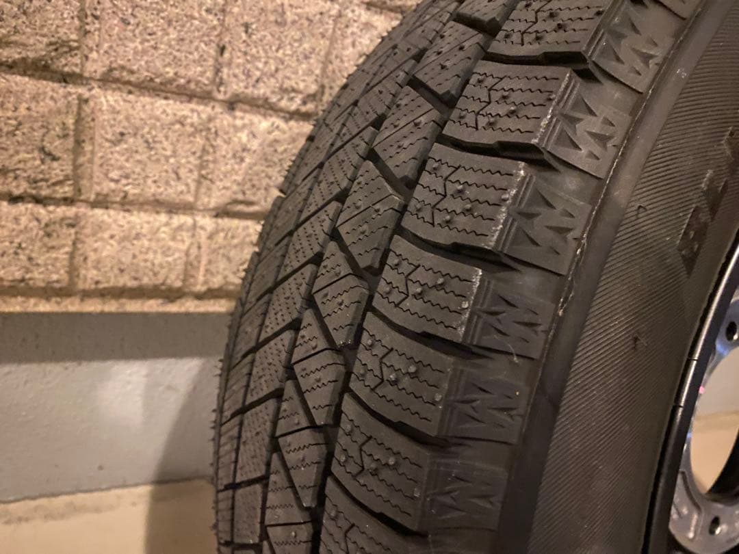 スタッドレスタイヤ　BRADLEY 16インチ4本　ジムニーシエラ　美品