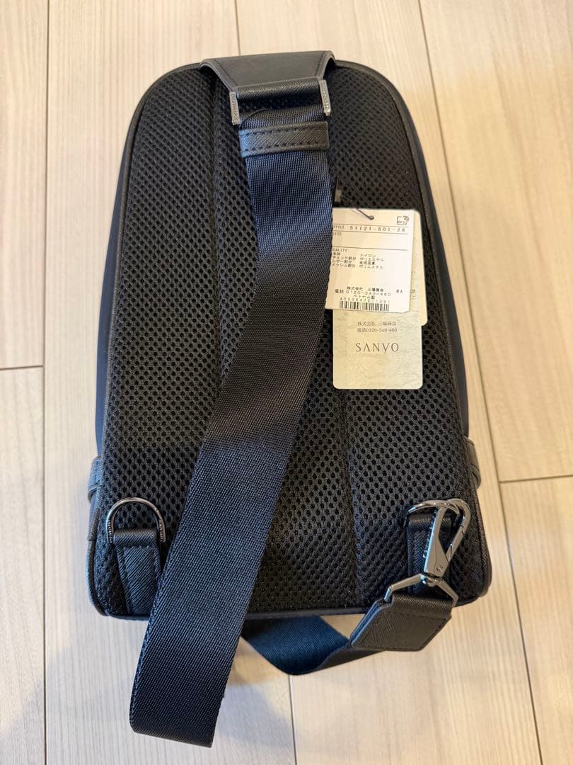 新品ブラックレーベル　コンビカルゼシャドークレストブリッジチェックボディバッグ