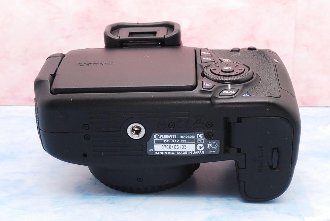 キャノン EOS 60D▪️一眼レフカメラ▪️S数少♪▪️手ぶれ補正標準＆望遠