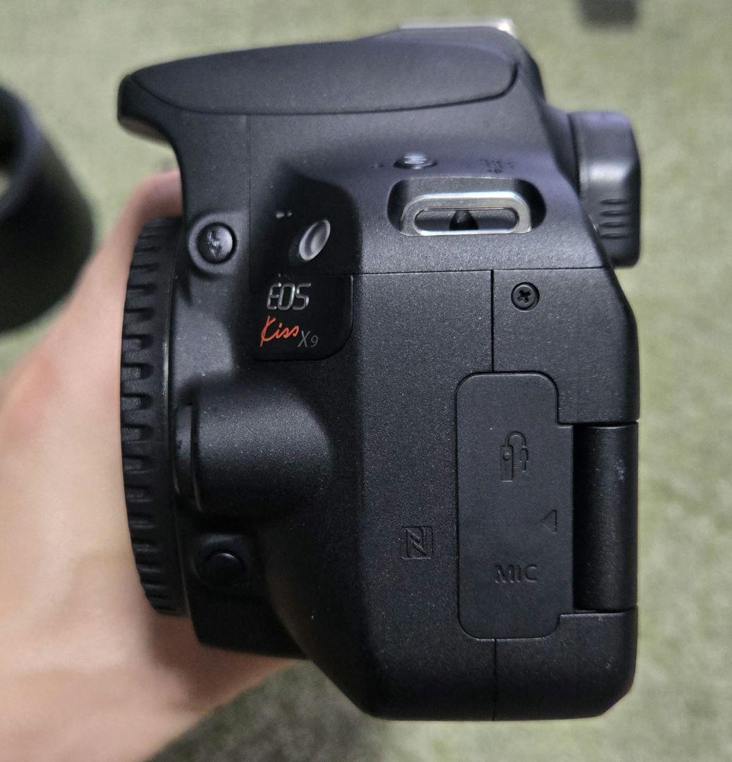 【中古】Canon EOS Kiss X9 デジタル一眼レフ　ダブルズームキット