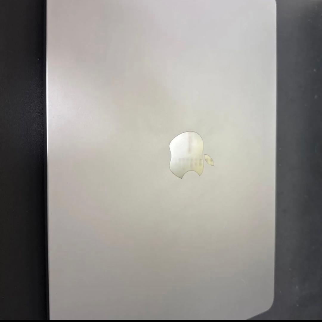 Apple MacBook 13インチ　M2