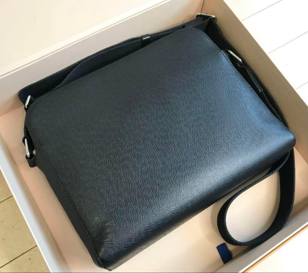 ちょこ Louis Vuitton Anton Taiga ショルダーPM