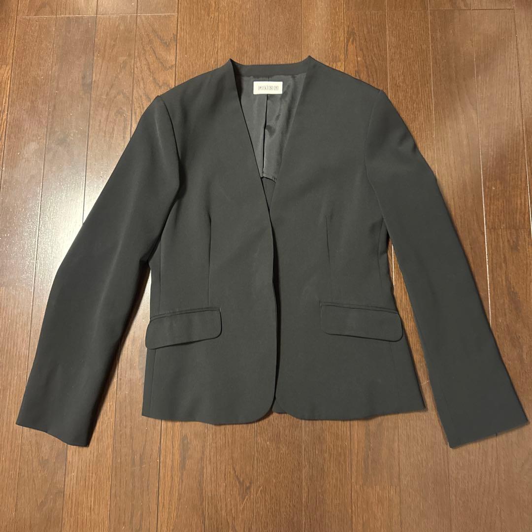 プラステ　ノーカラージャケット　パンツスーツ